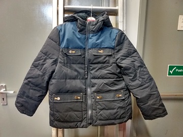 Navy puffa jacket age 6-7