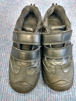 Black trainers with reinforced toes size 1.5