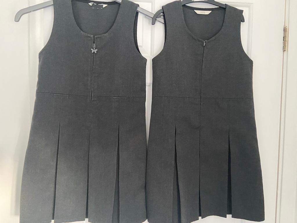 Pinafore with zip 9-10 yrs